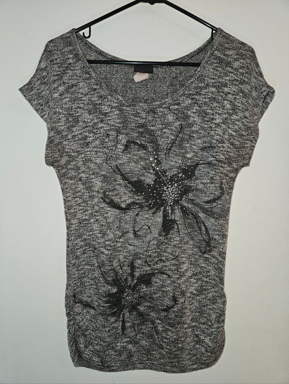Vintage Y2k Agenda Black and Gray Marled Short Sleeve Tee with Floral Accent